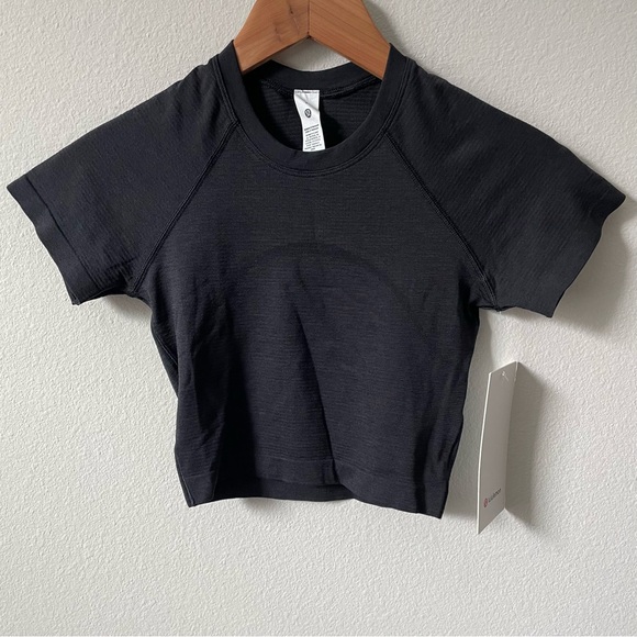 NWT Lululemon Swiftly Tech Cropped Short-Sleeve Black Size 2 - Picture 1 of 6